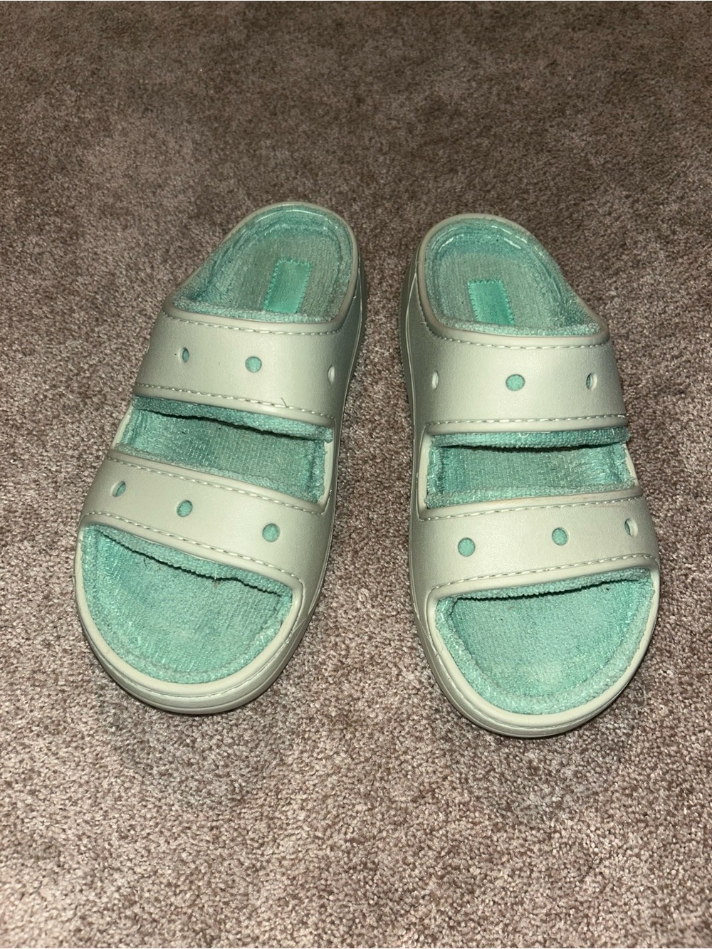 New Women’s Croc Sandals Size 10